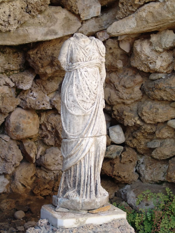 Fountain with statue near Siena in Chianti