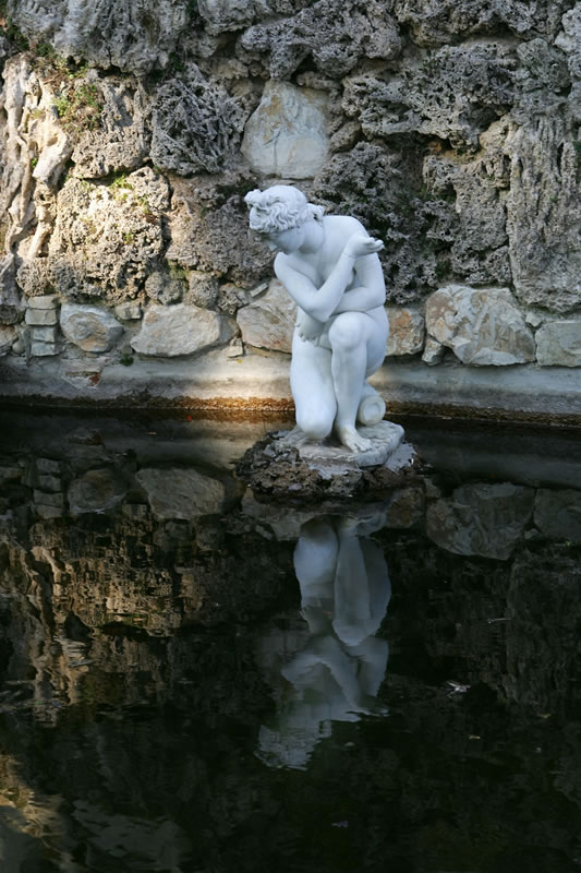 Fountain with Venus statue near Siena in Chianti