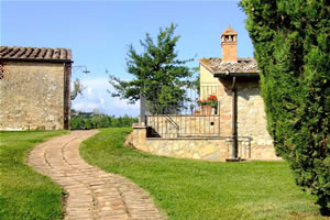 traveling in Tuscany: path between farmhouses in Chianti