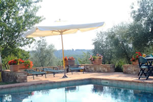 Farm holiday swimming pool in Tuscany
