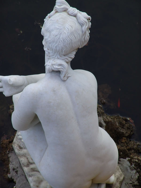 statues Venus Fountain in Chianti
